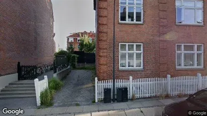 Lejligheder til salg i Charlottenlund - Foto fra Google Street View Lejligheder til salg i Charlottenlund - Foto fra Google Street View