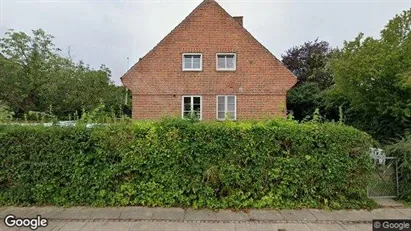 Lejligheder til salg i Charlottenlund - Foto fra Google Street View Lejligheder til salg i Charlottenlund - Foto fra Google Street View